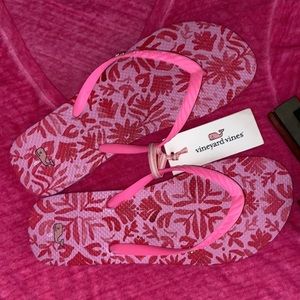 🆕🐳VINEYARD VINES Women’s ‘Tile Otomi Printed’ Flip Flop Sandals in Pink Wave